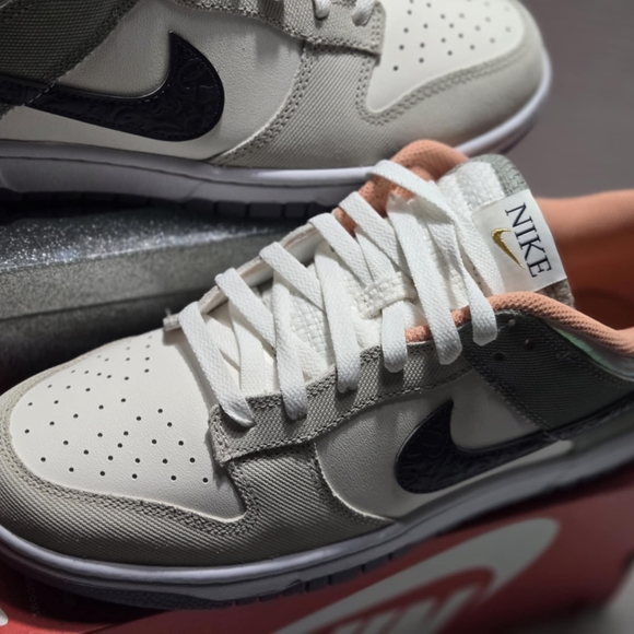 Nike Dunk Low SE  Black and White Sneakers Iconic Limited Edition Sz 11 NEW - Picture 7 of 16